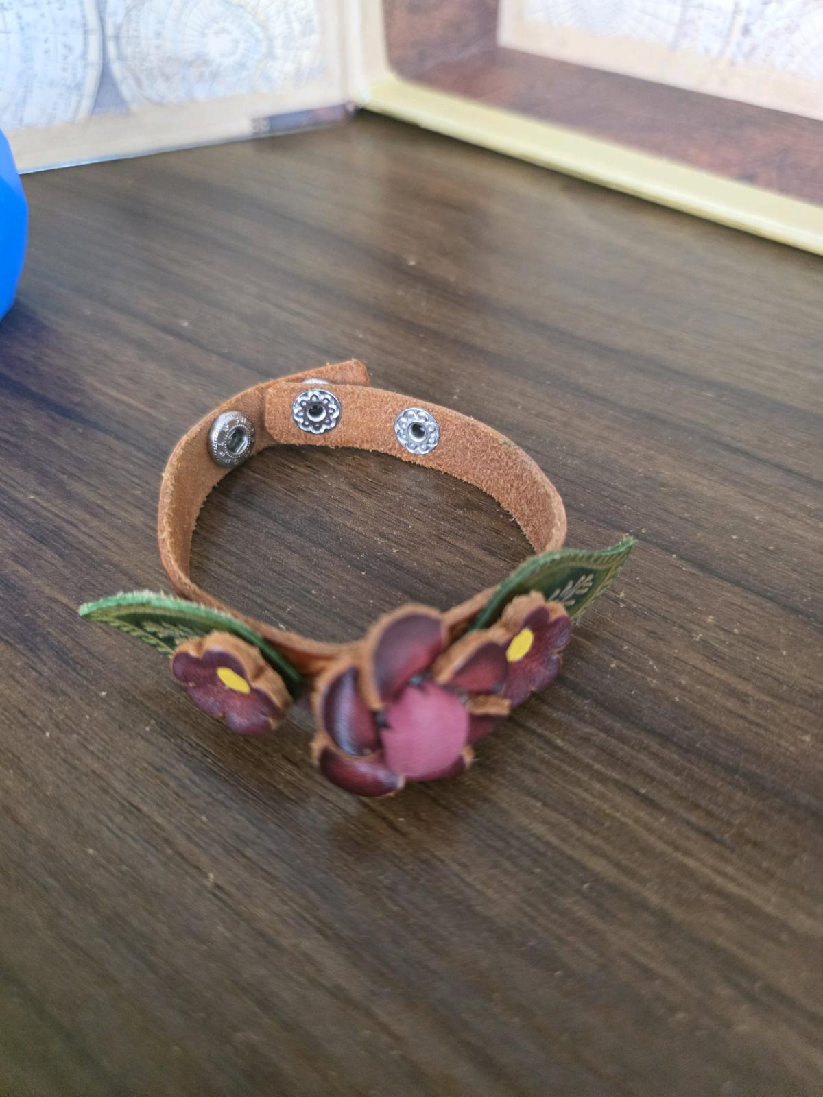 Leather Bracelet Women Floral  Snap Adjustable 7 R1