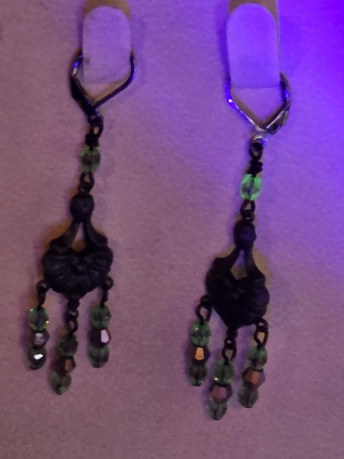 black heart earings made with Uranium beads that glow