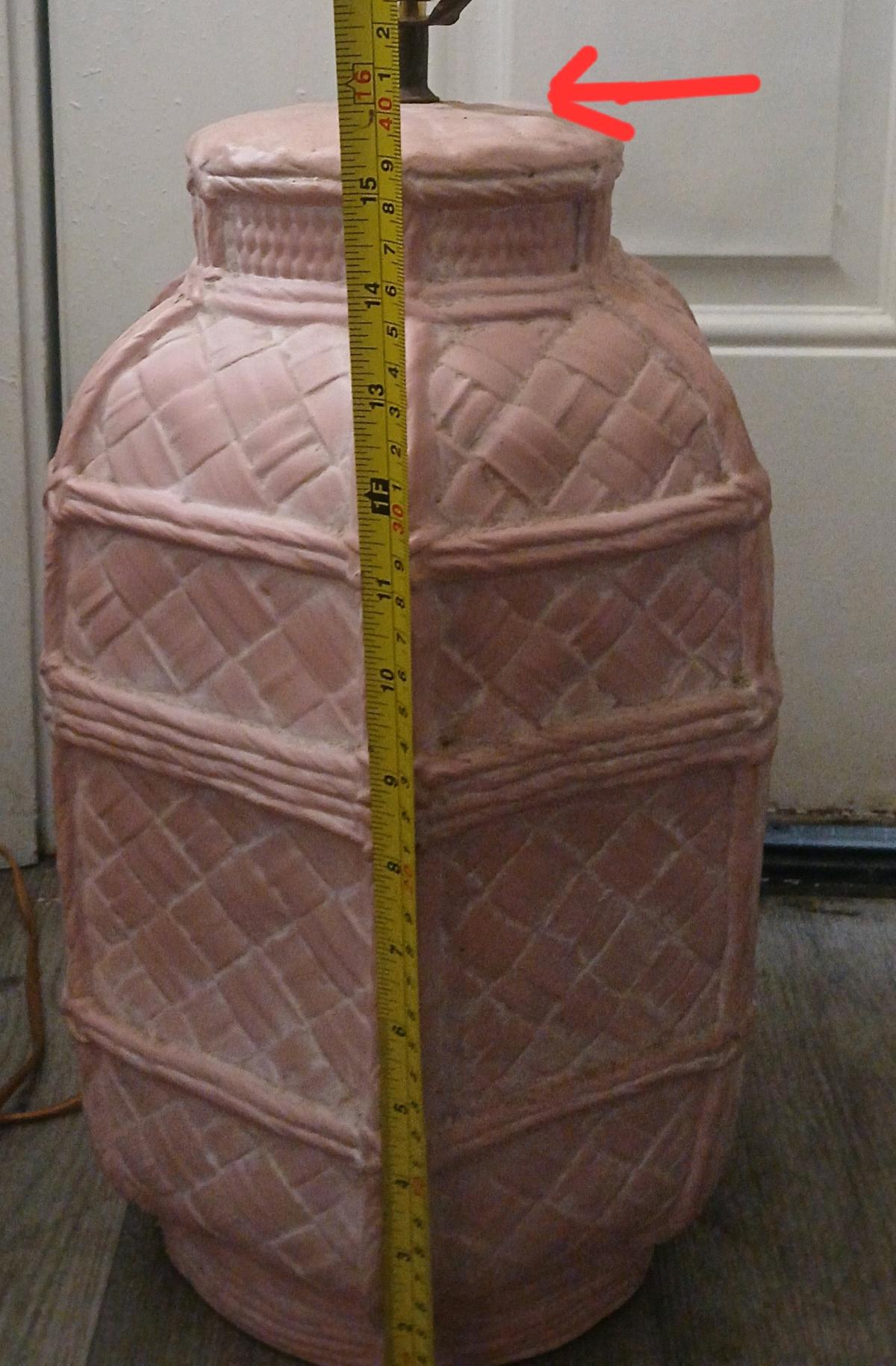 Ceramic BasePink Lamp with Carving Lines looks like a Basket