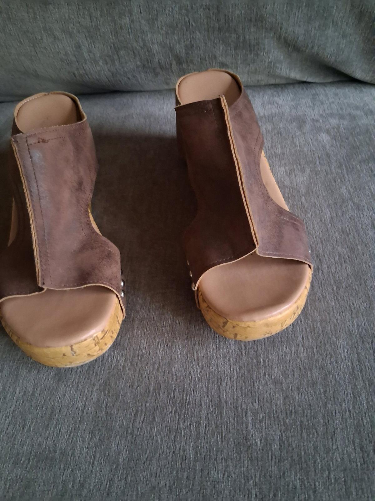 Both Size 9 very Stylish  Extremely Gently used