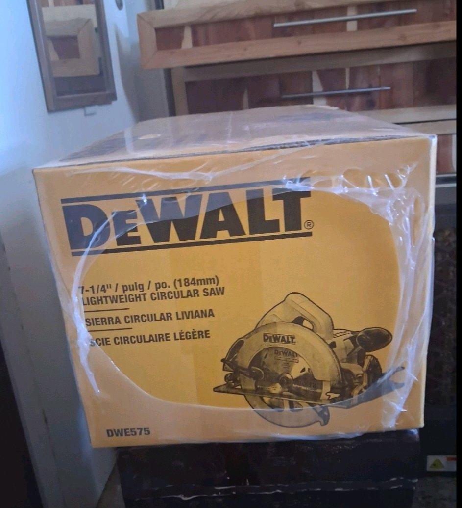 De WALT CIRCULAR SAW
