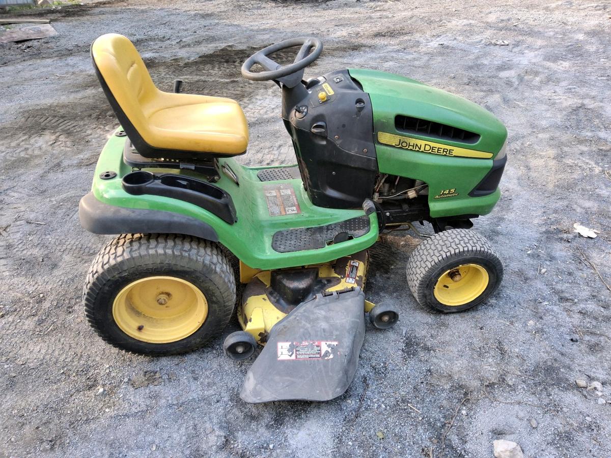John Deere 145 automatic with 48in deck