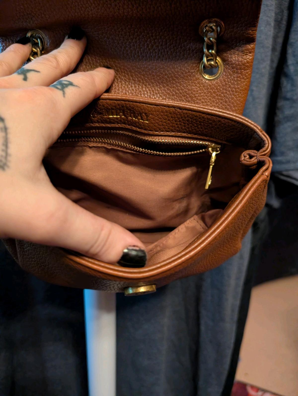 Leather crossbody bag Mia Ray brand small flap style