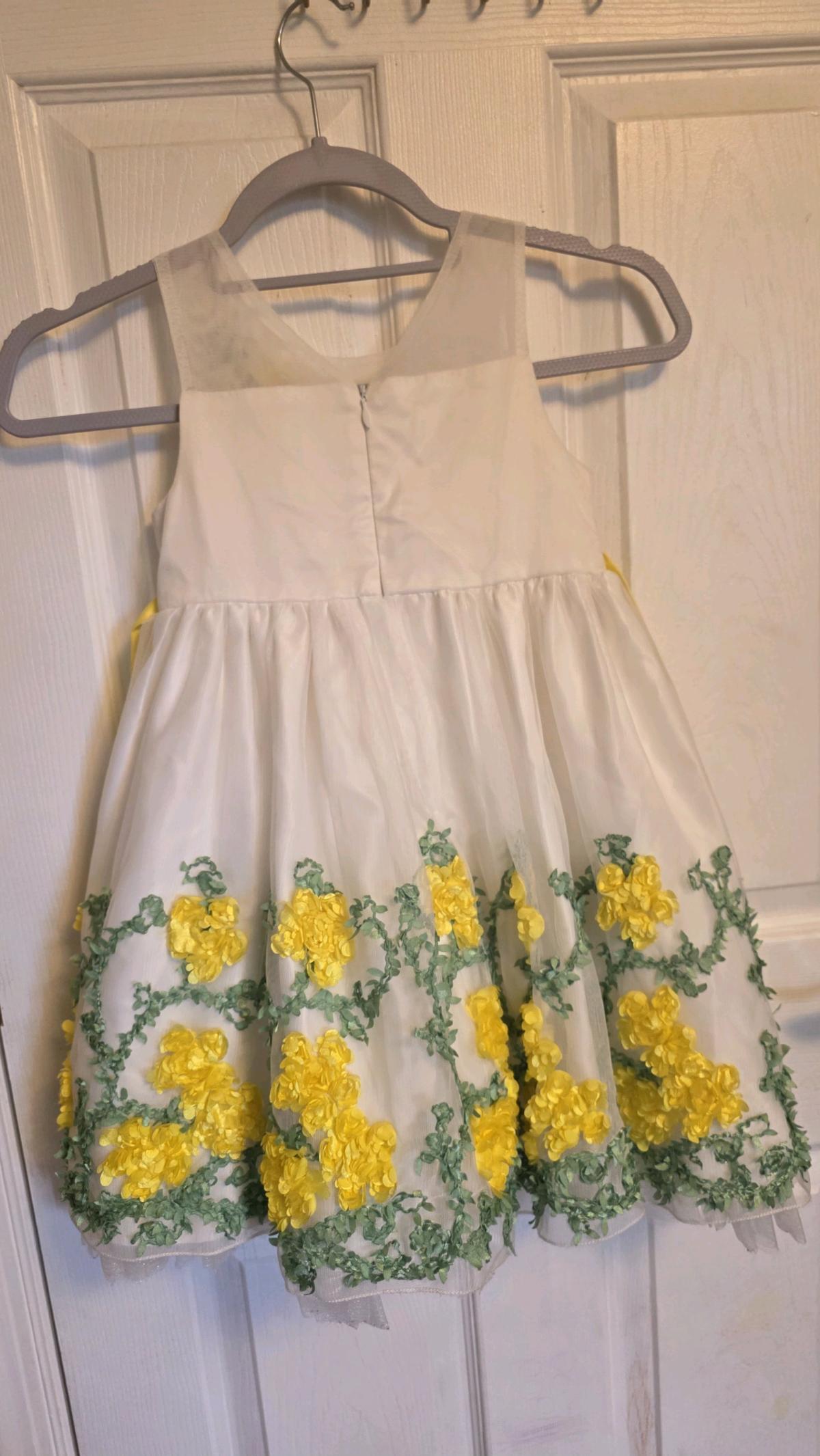 yellow and white Girl dress size 5