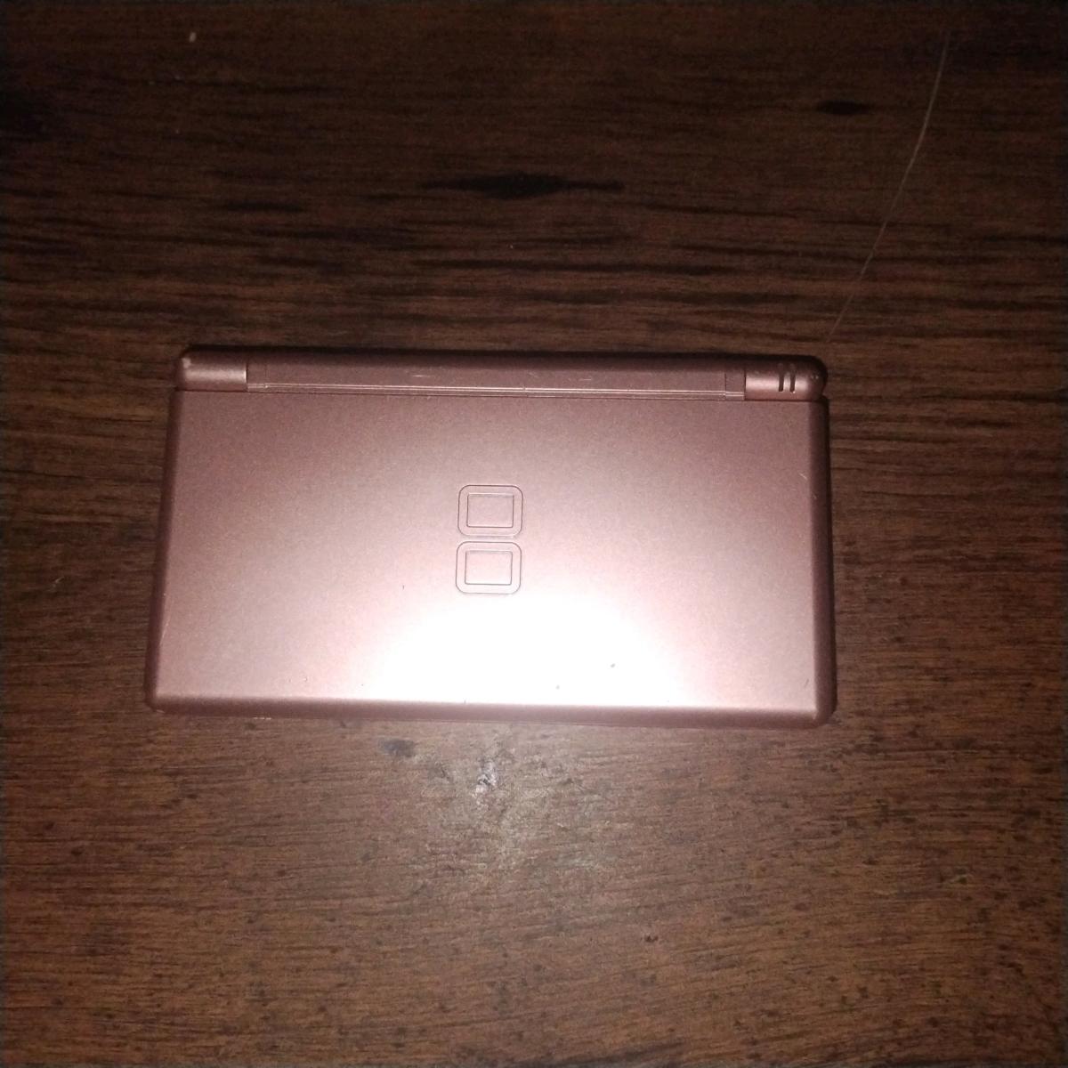 light pink Nintendo DS Lite good condition