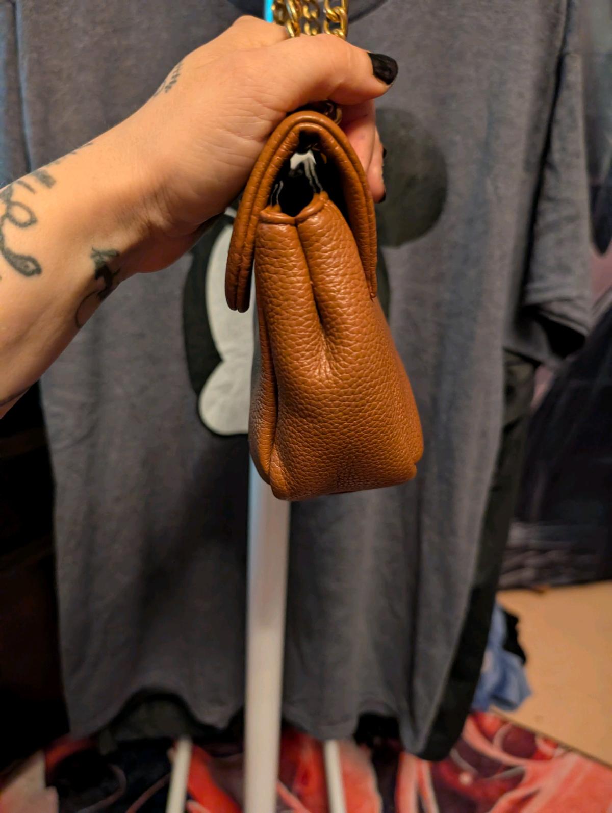 Leather crossbody bag Mia Ray brand small flap style