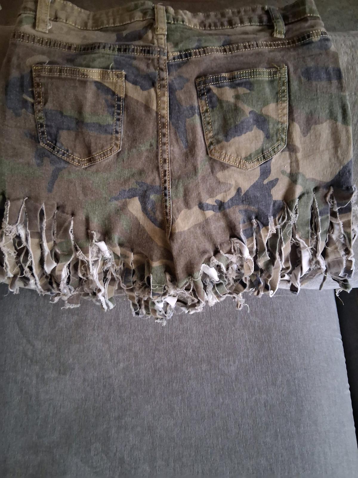 Ladies Size 16 XL Frindged Shorts Worn Once