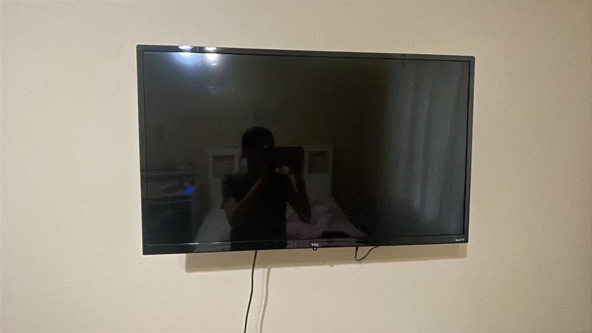 like new TCL 32 TV great condition