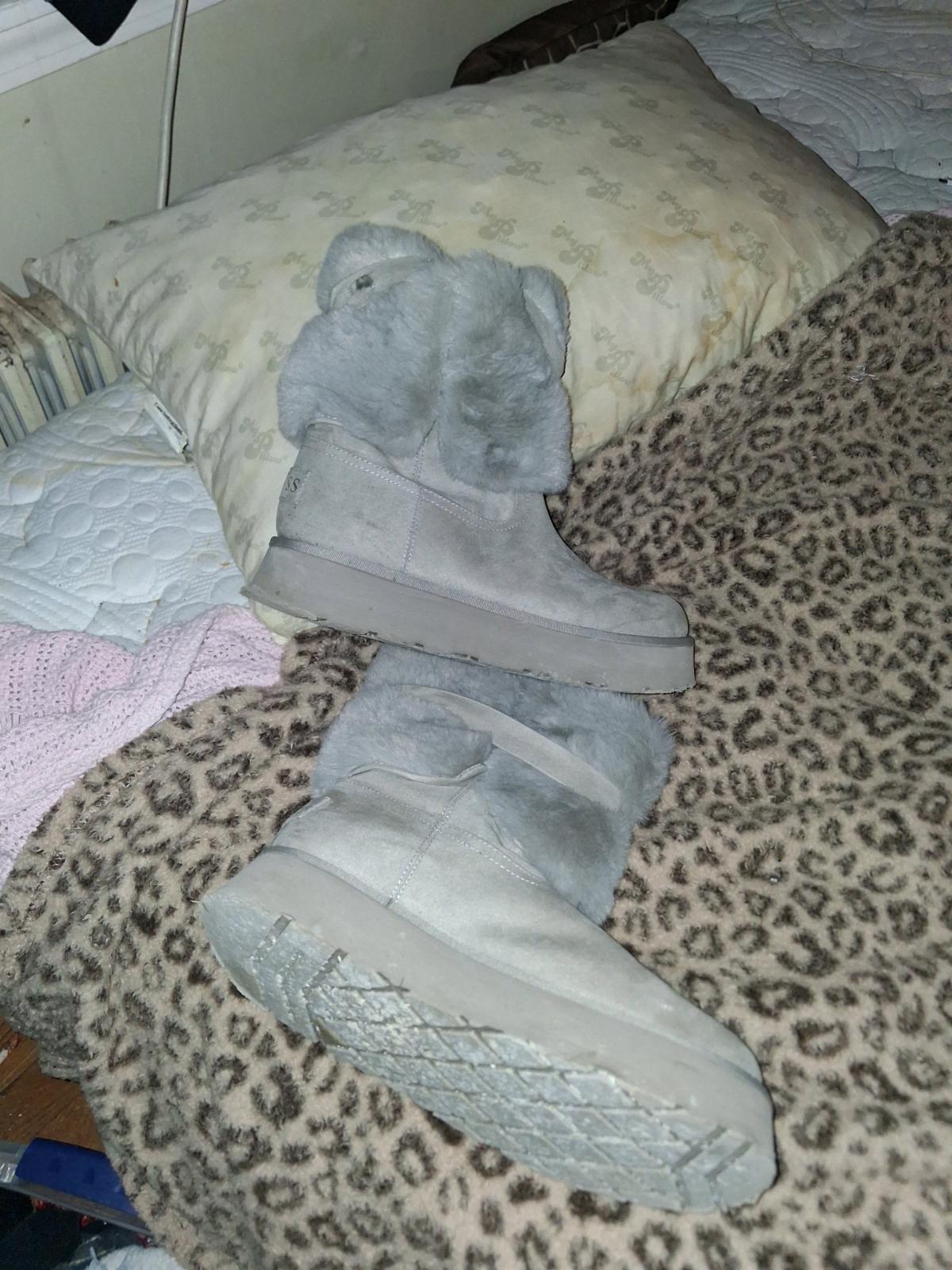 womens fashion furry egg style boots size 10