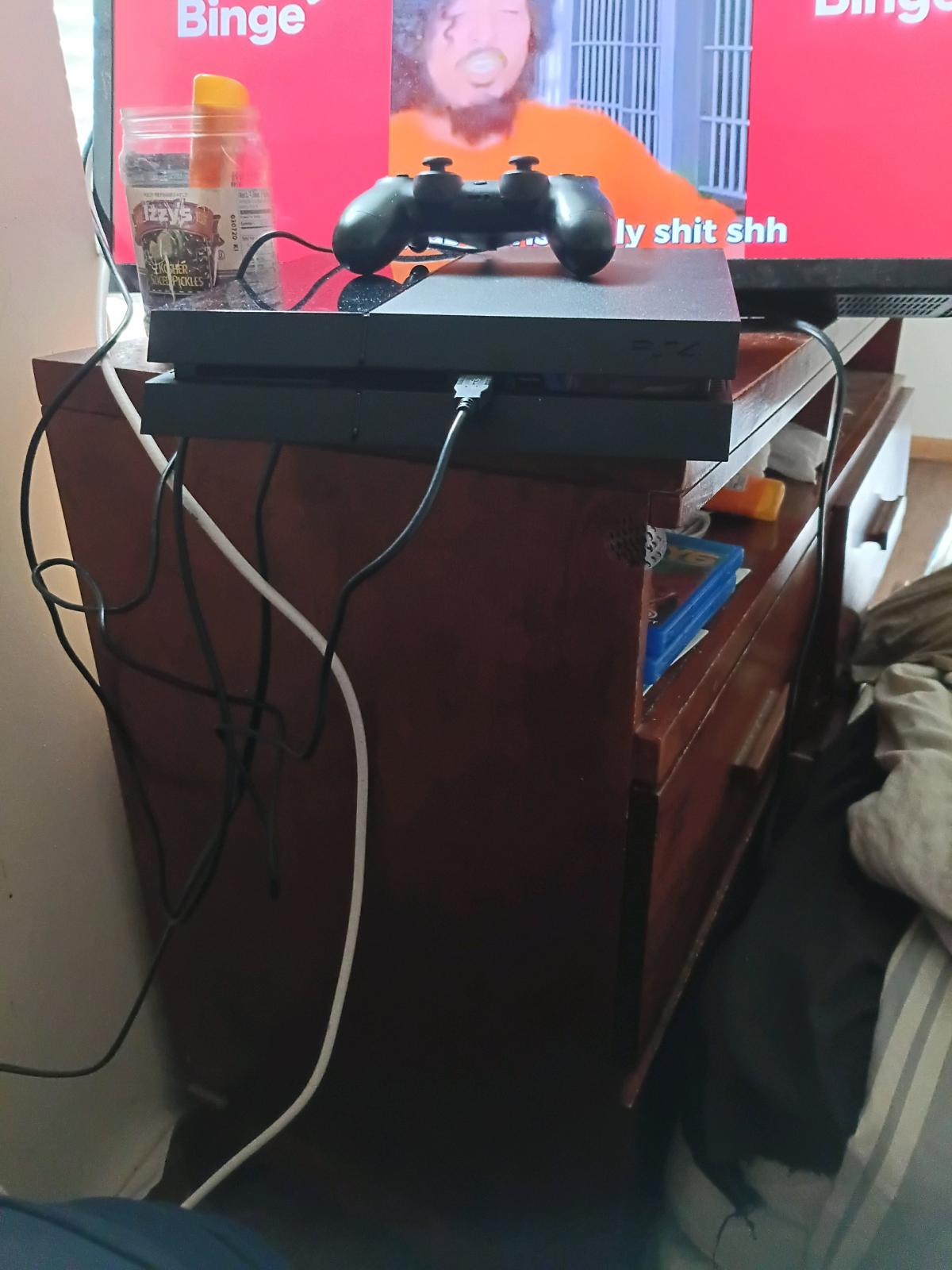 PS4 500gb with black controller
