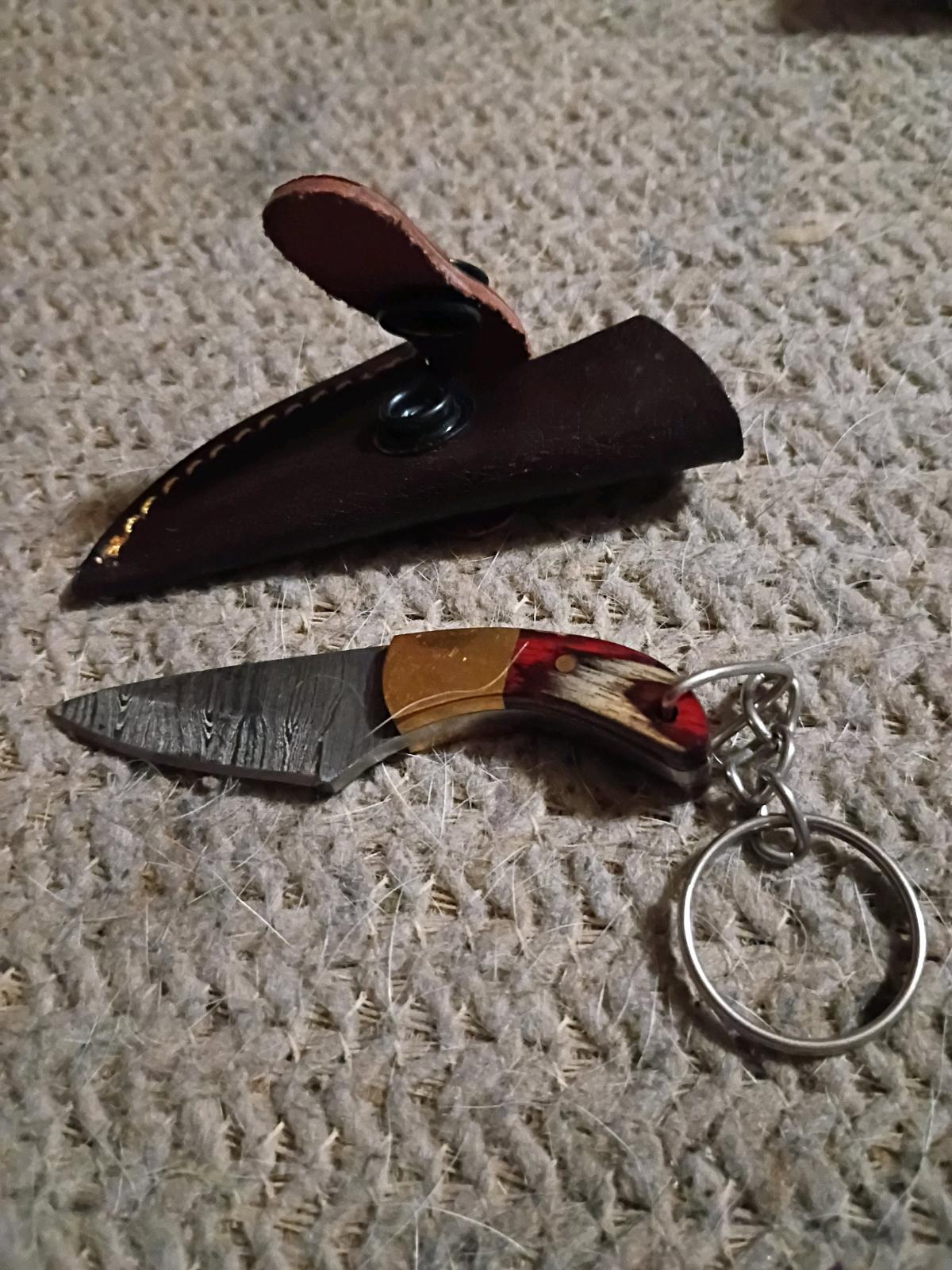2 key chain knifes
