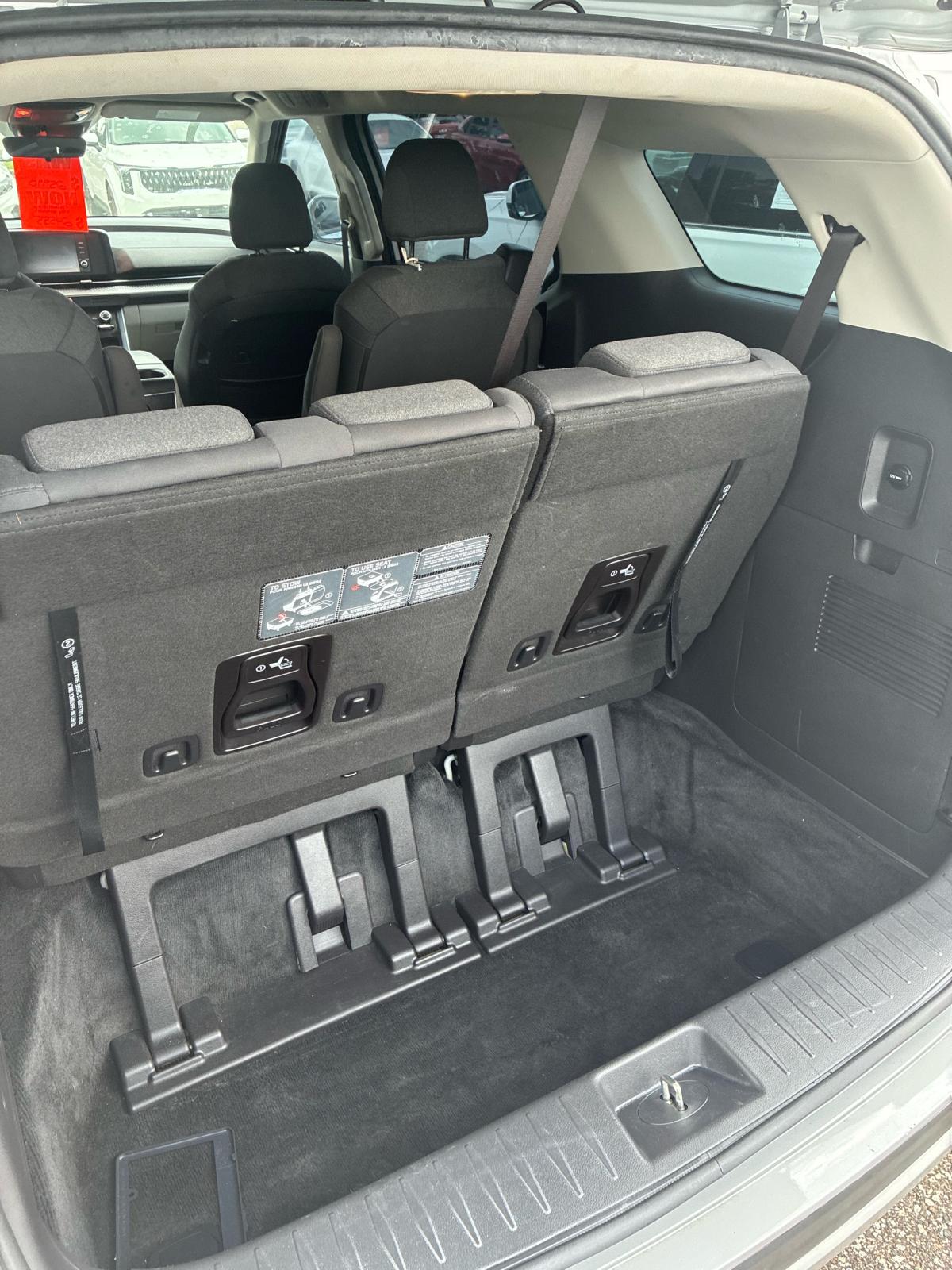2022 Kia Carnival LX FWD