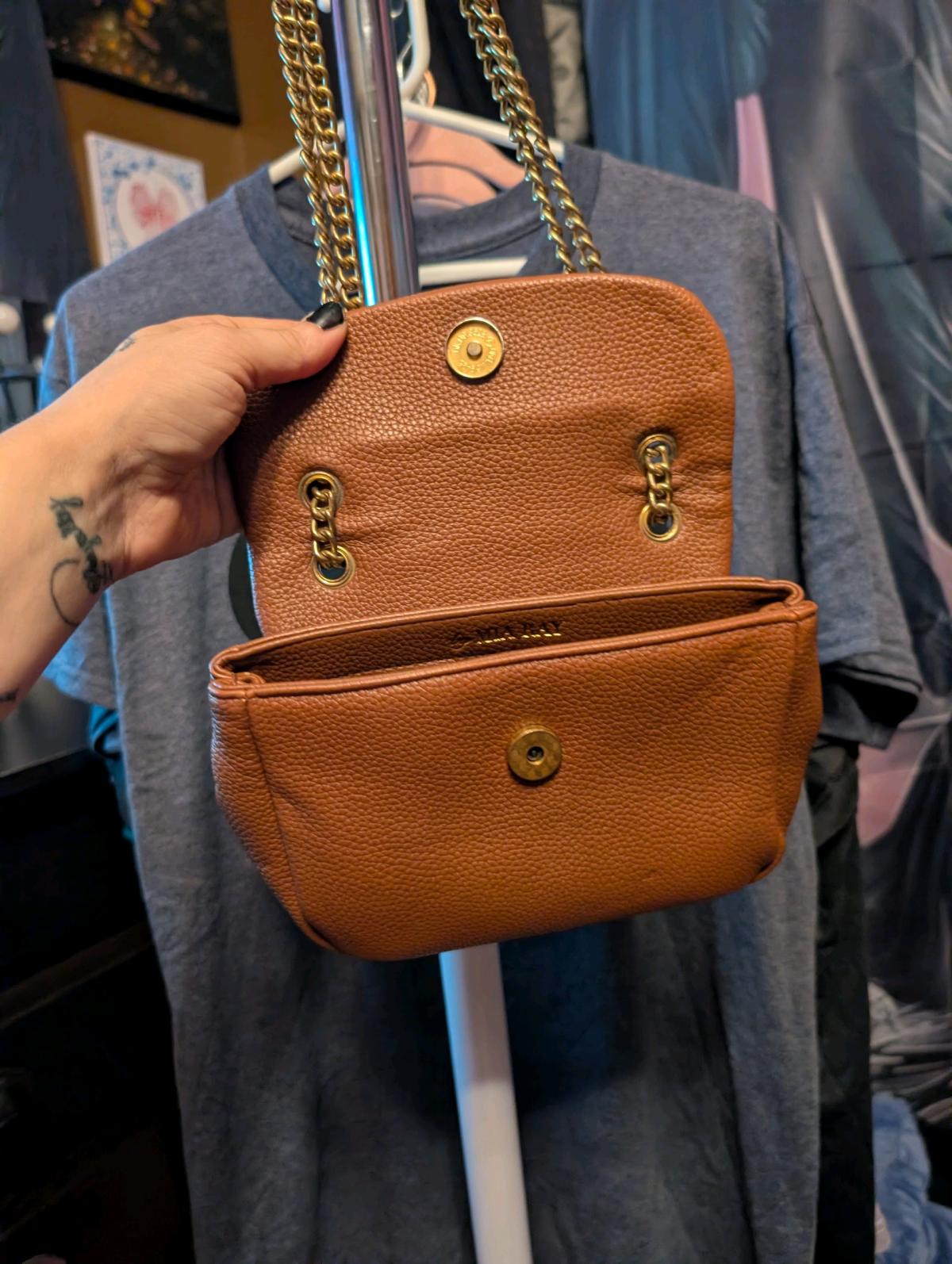 Leather crossbody bag Mia Ray brand small flap style