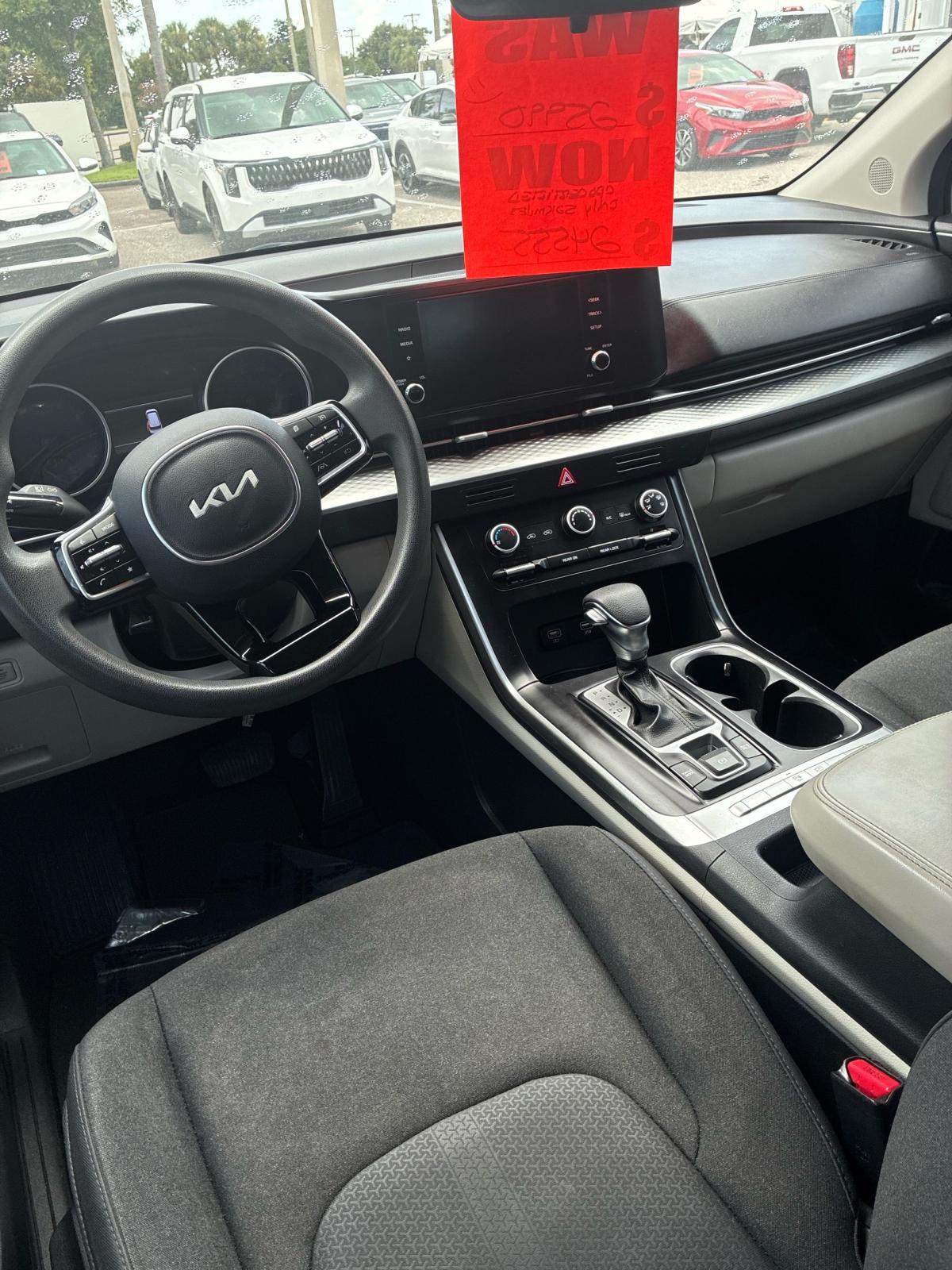2022 Kia Carnival LX FWD