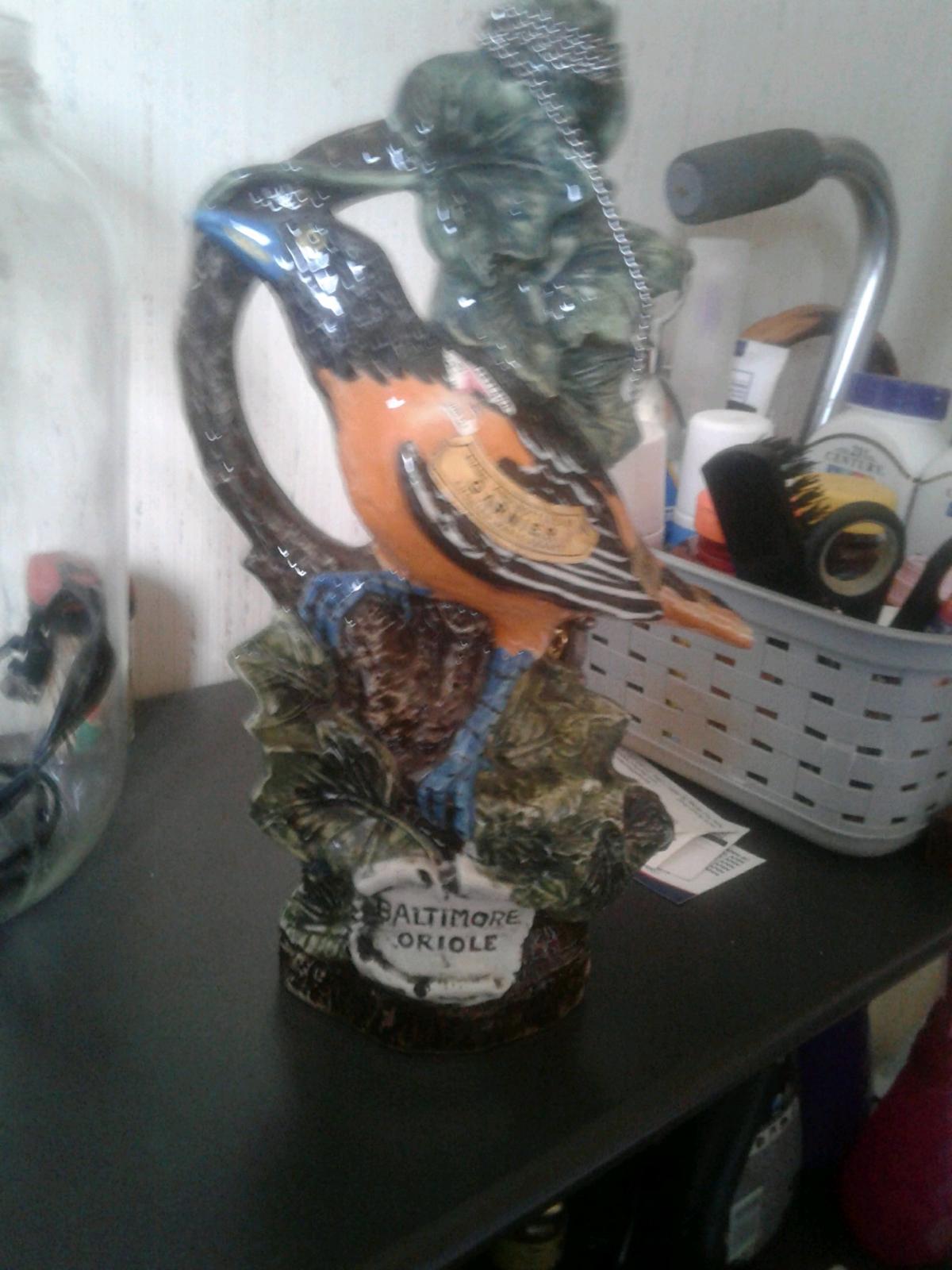 statue of Balitmore Oriole Maryland State Bird