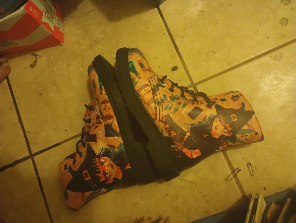 rouge plus Wolf boots about 15pairs
