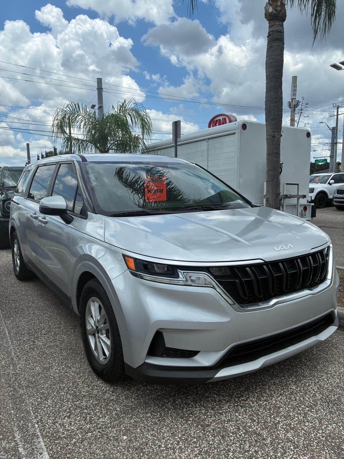 2022 Kia Carnival LX FWD