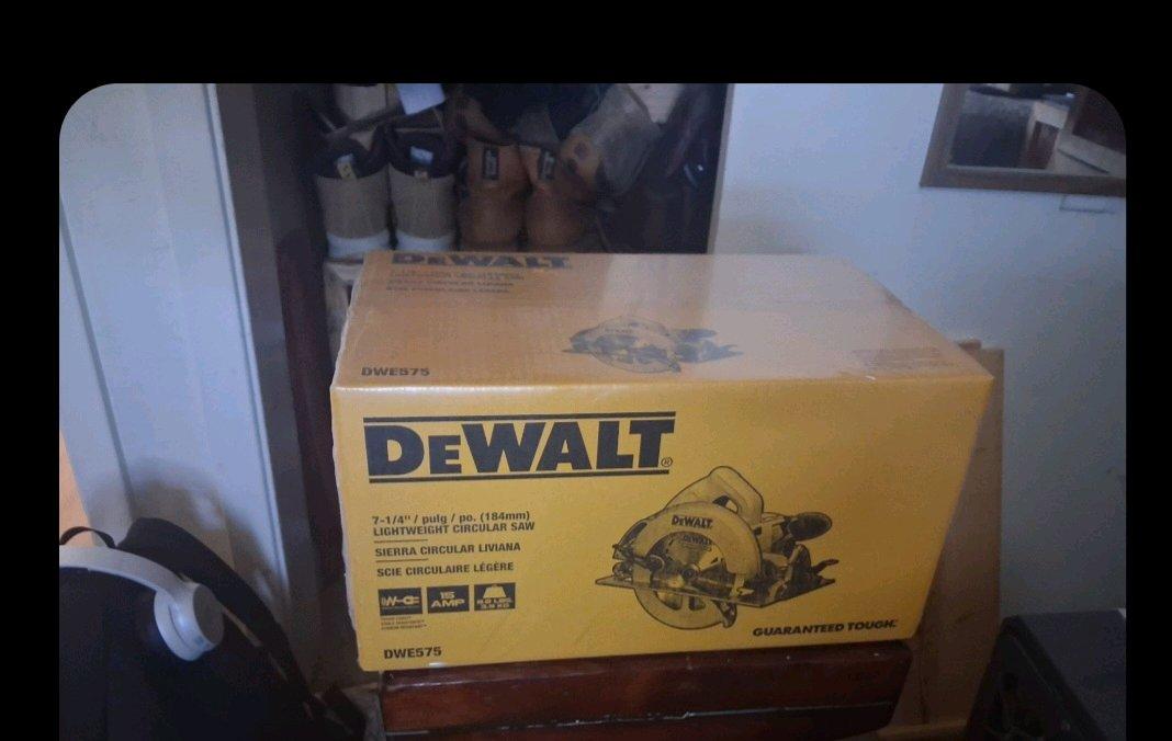 De WALT CIRCULAR SAW