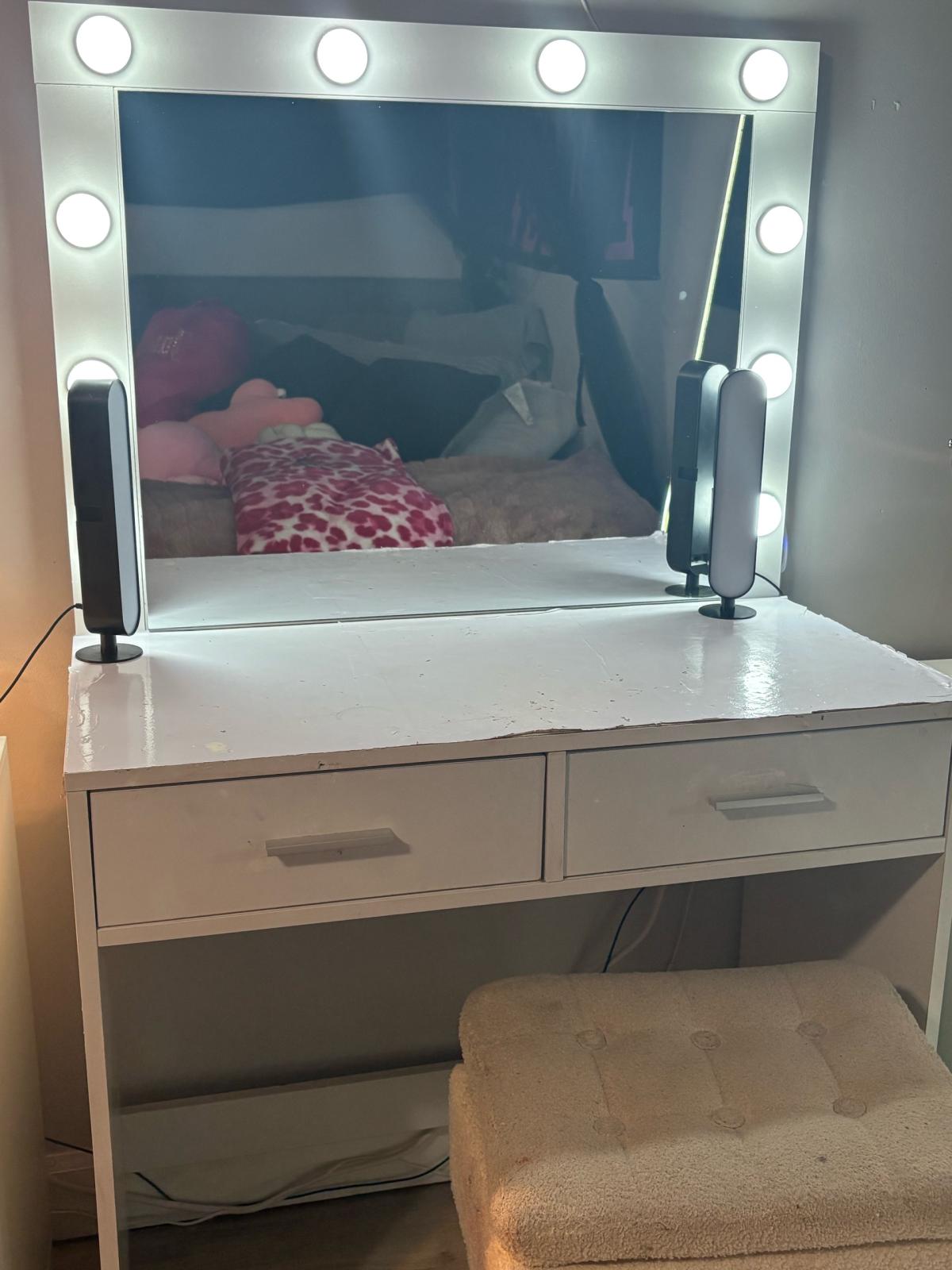 white vanity with light up mirror