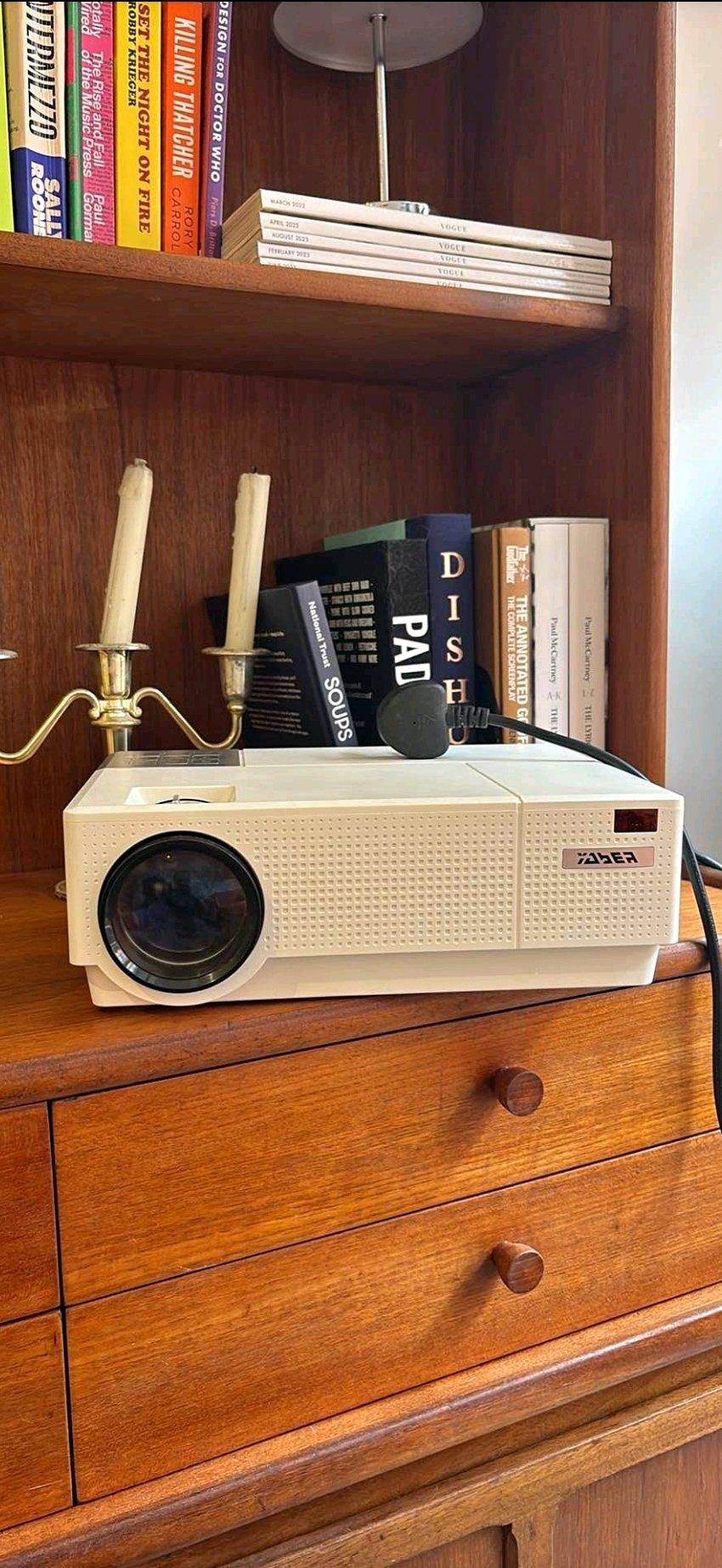 Yaber Y31 Projector 1080p 8000 Lumens LCD White