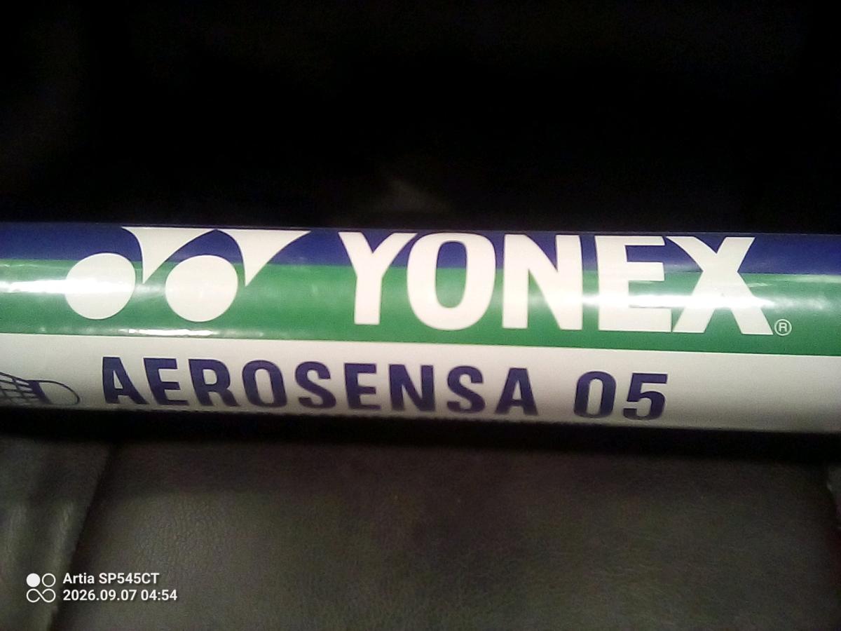 12 Yonex Aero duck feather shuttlecocks