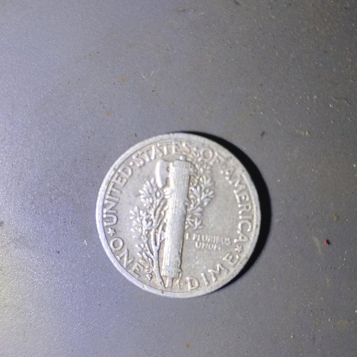 1942 S mint Mercury dime in excellent condition