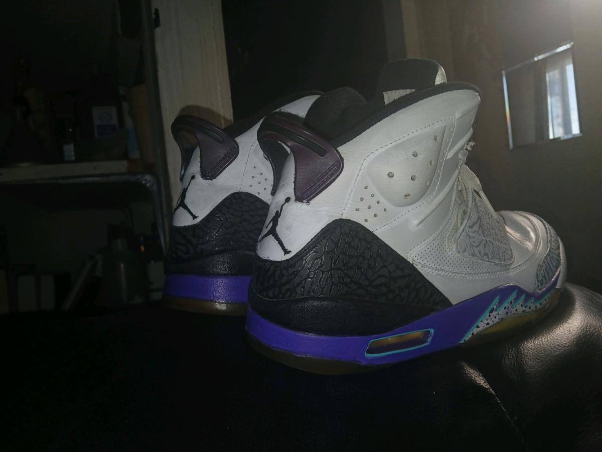 size 10 Jordans excellent condition