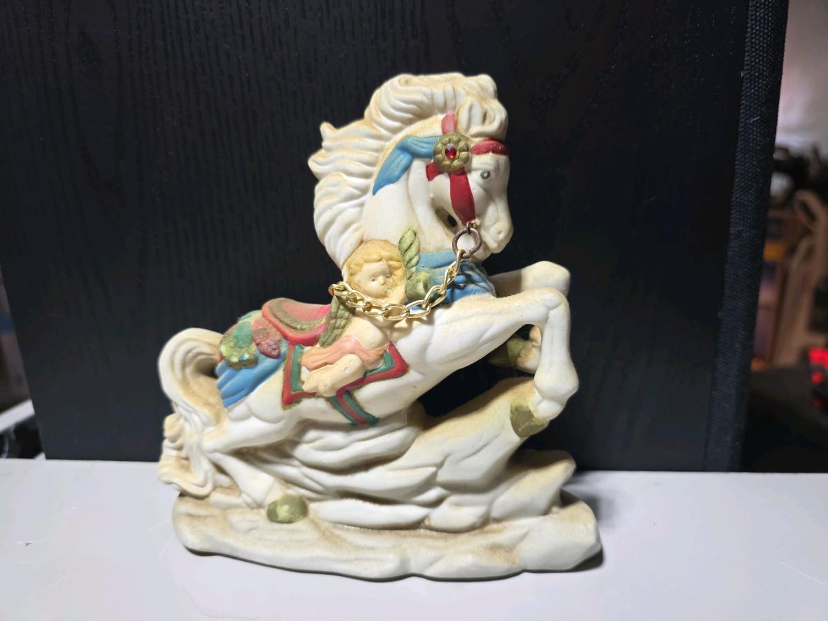 4 Collectible horse figurines