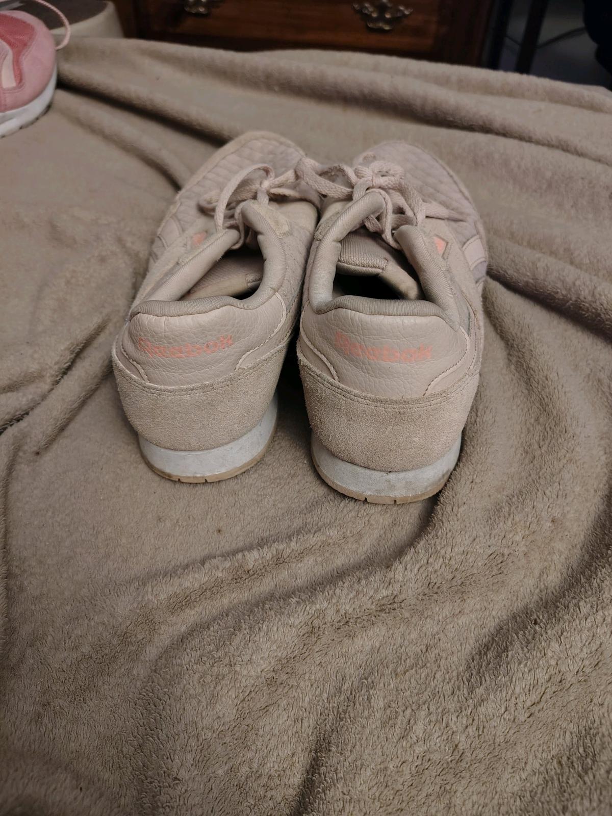 womens size 11 sneakers