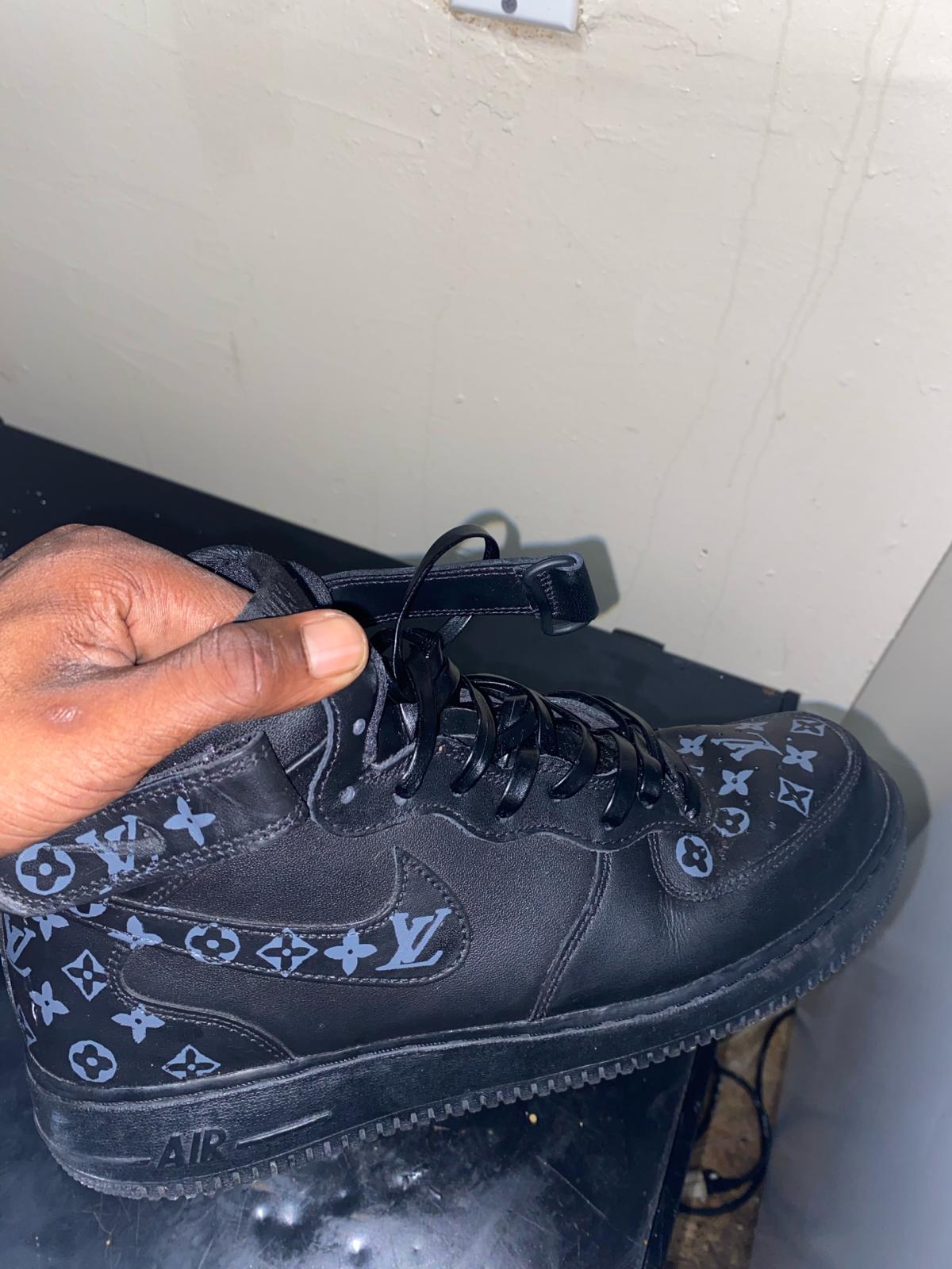 Nikes Air Force LV black And Leather