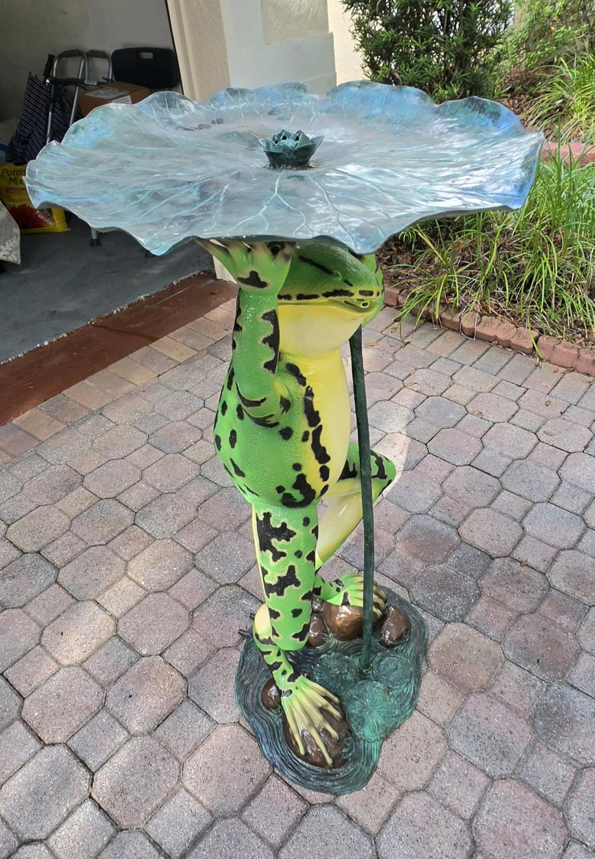Nifao Frog Outdoor Bronze Fountain Green