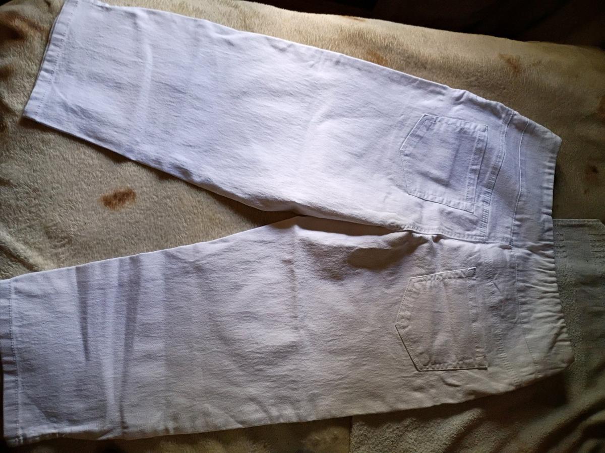 A Nice Womens White Pair of Pants