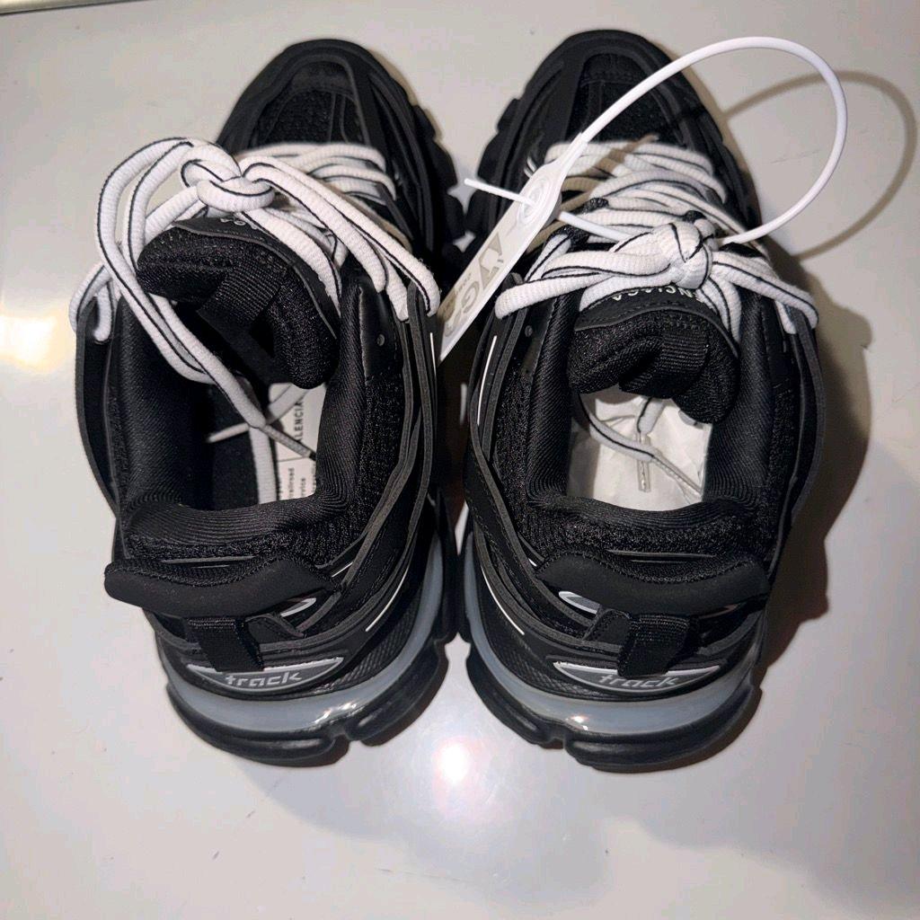 balenciaga tracks led two colors