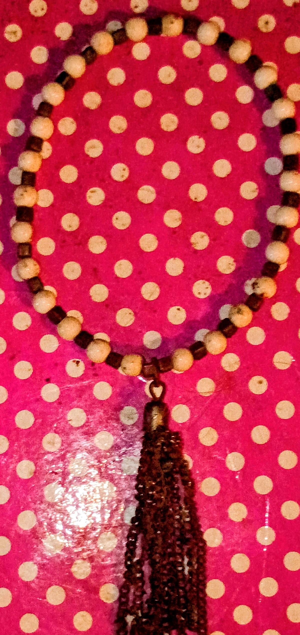 Bracelet with black and white beeds on a stretchy band