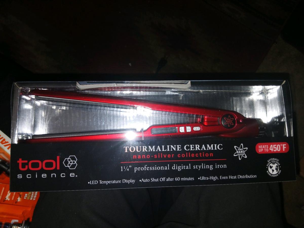 straightening iron from Saphora