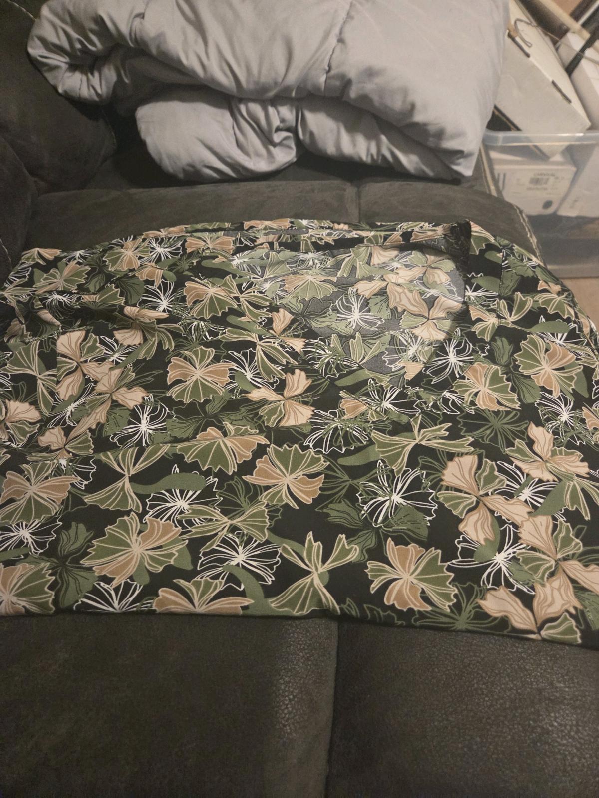 Nursing scrub top sz 2x