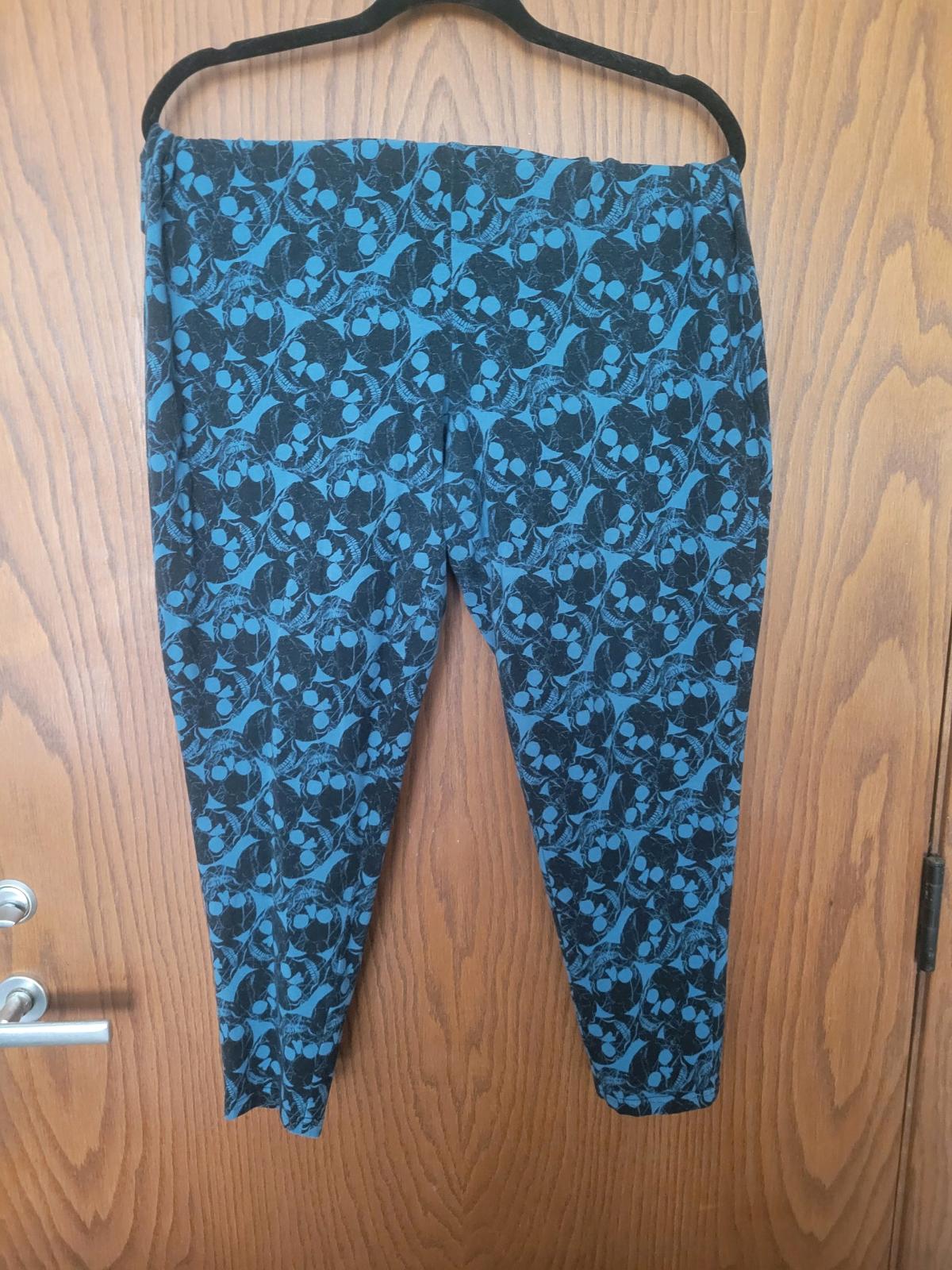 Torrid Size 3 Skull Print Cropped Leggings