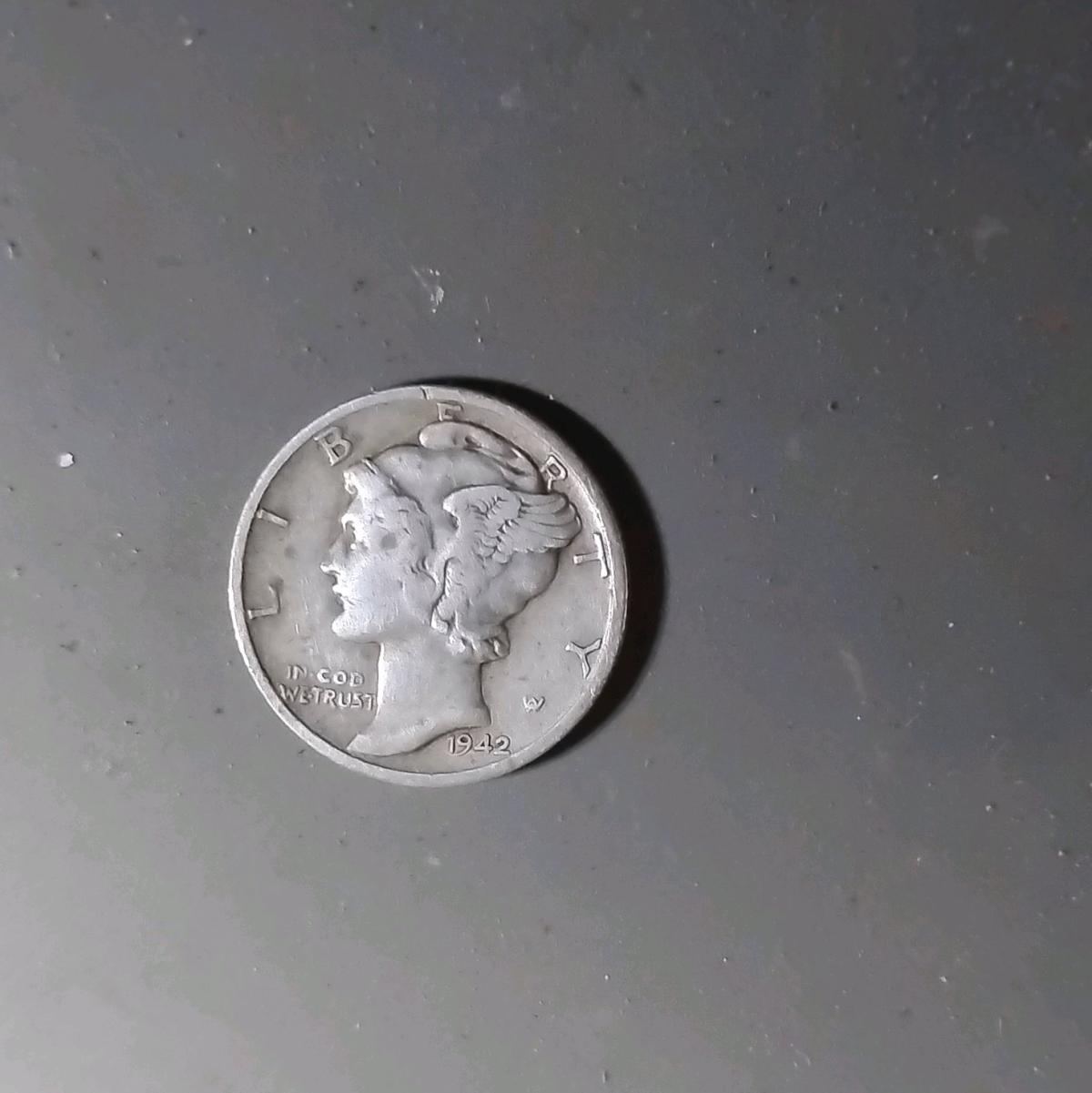 1942 S mint Mercury dime in excellent condition