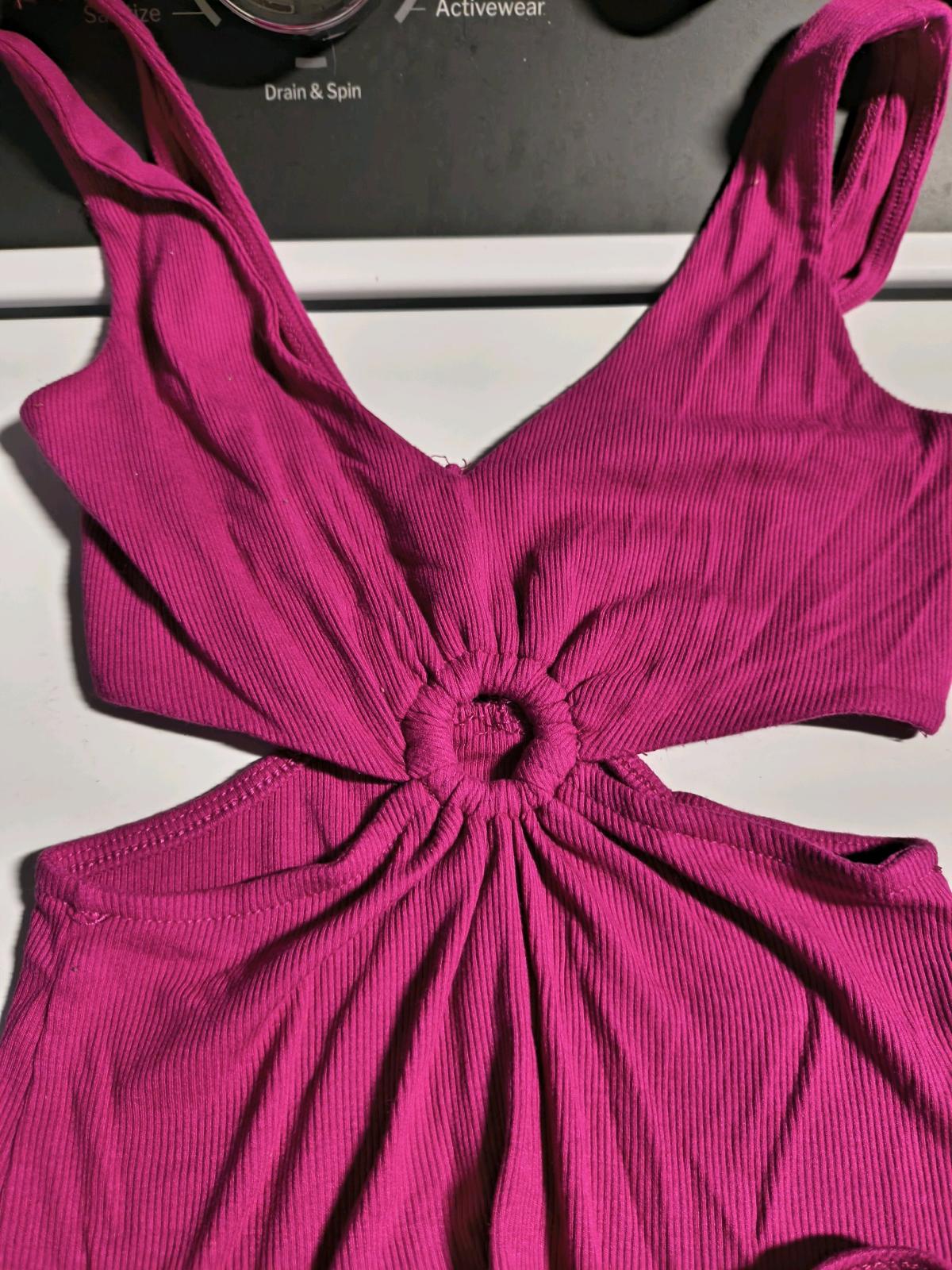lote de 4 prendas de ropa y un par de zapatillas tacon ancho