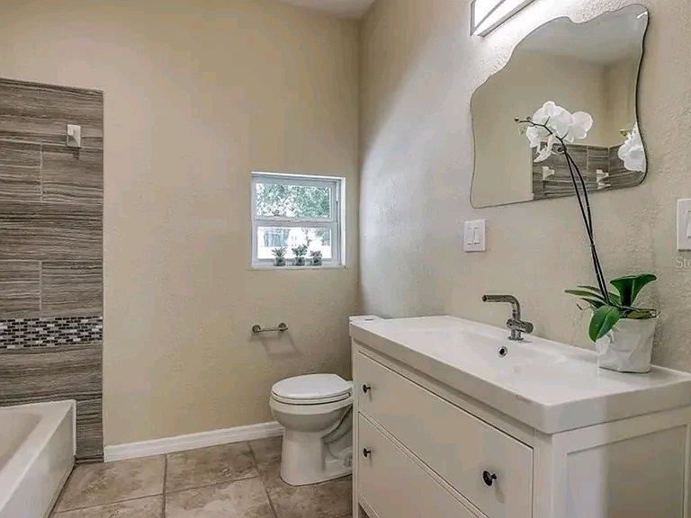 Spacious 1BR 1BA Apartment Your Dream Space Awaits