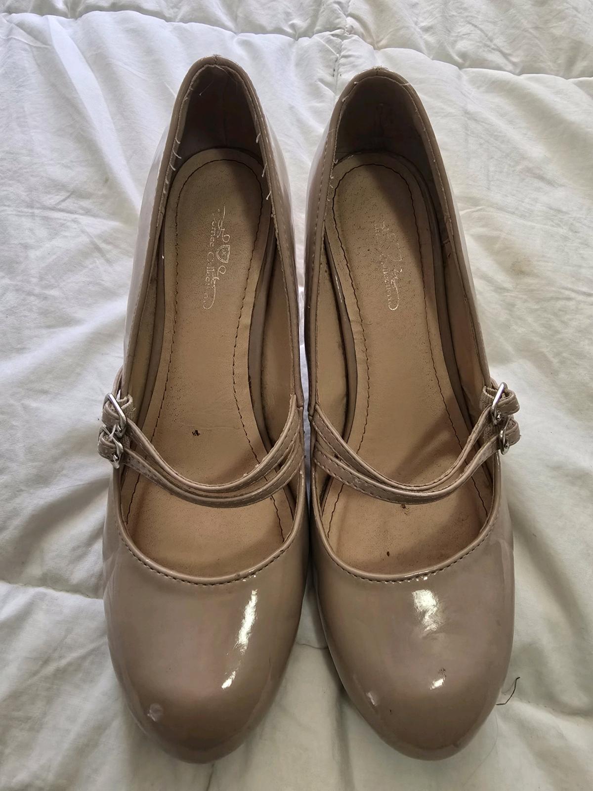 Journee Collection Windy Mary Jane Pumps  Size 85