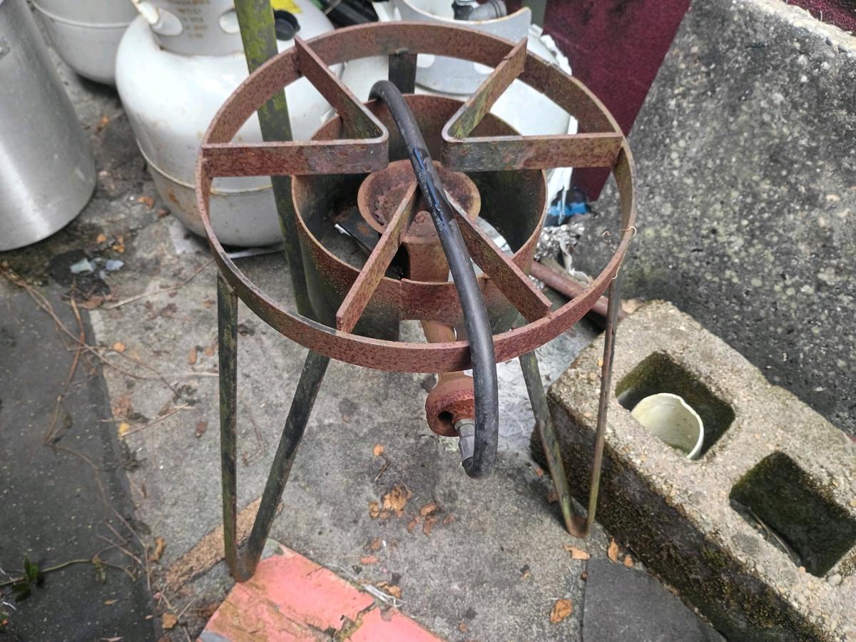 single burner with pot