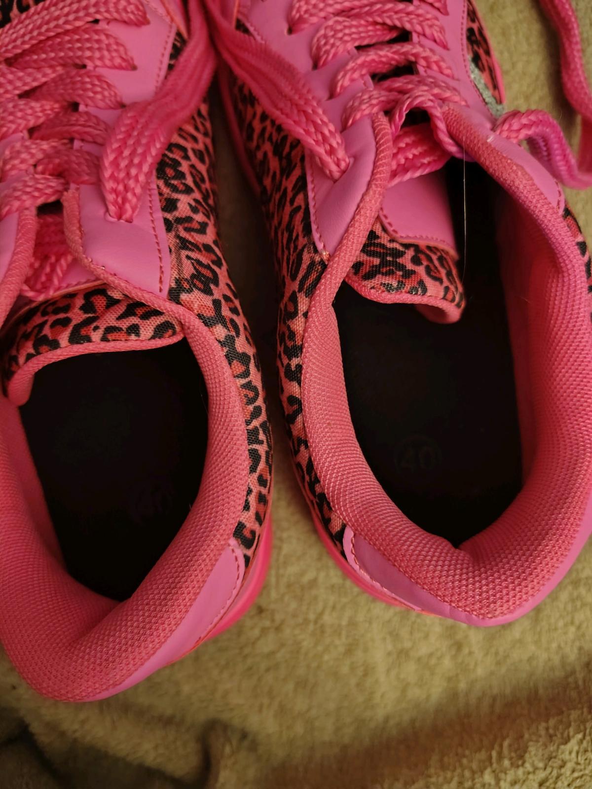 pink leapord print sneakers with shinny star on side