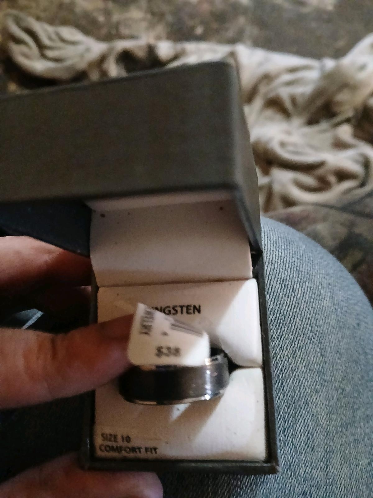 mens size 10 ring brand new had for 2 yrs