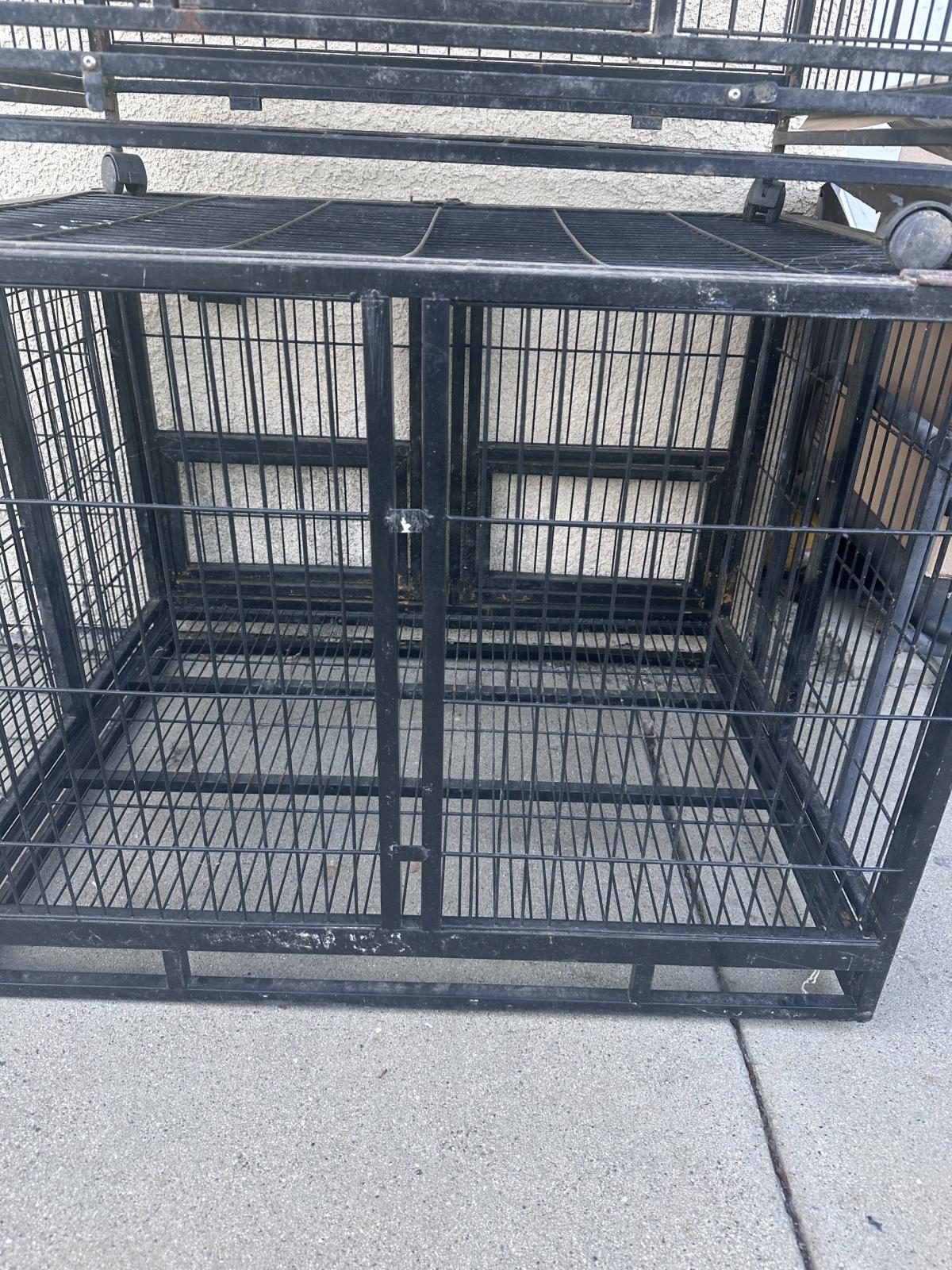 dog cages in different sizes available