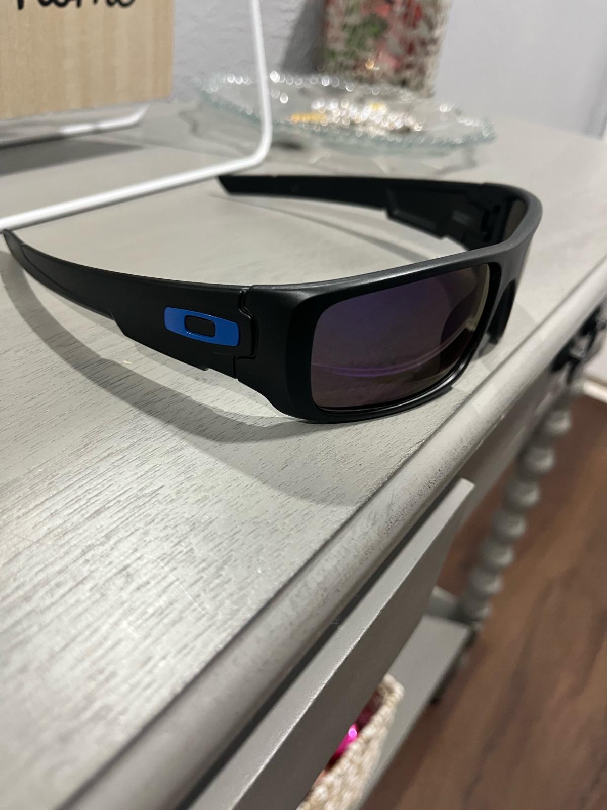 mens sunglasses with o logo