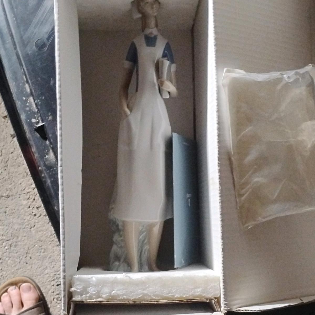 Lladro enfermera nurse