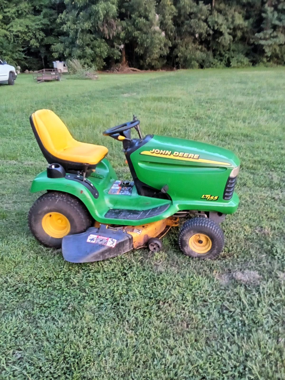 John Deere LT 155 riding tractor runs great