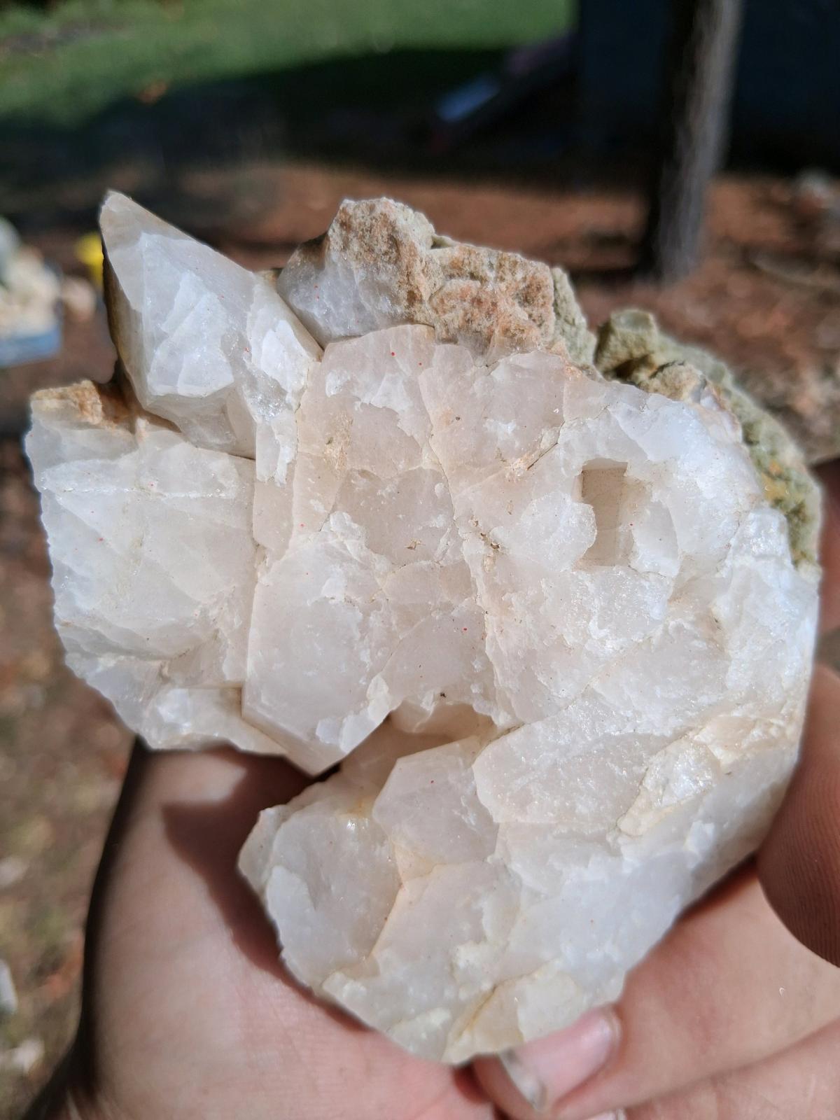 Green chlorite included quartz cluster