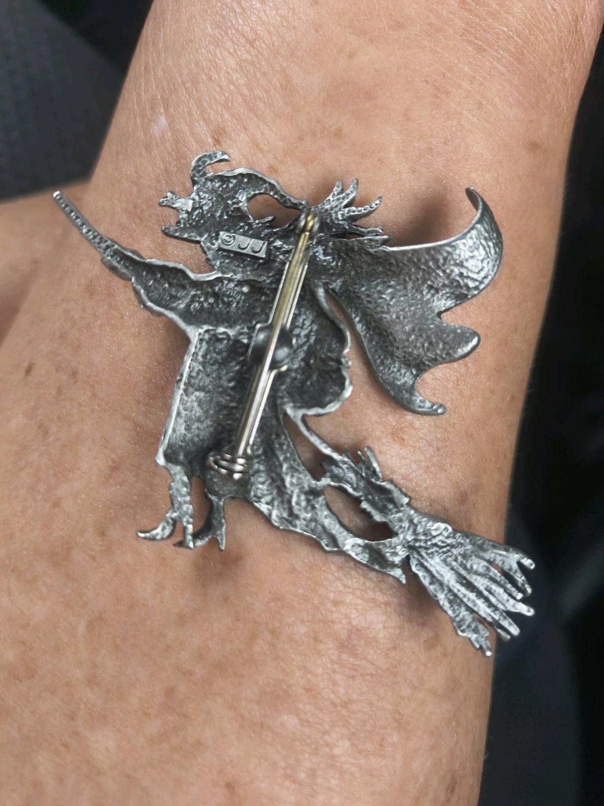 pueter witch pin